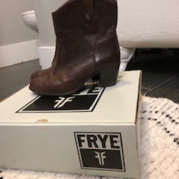 Frye Jackie Button Dark Brown short boots - Picture 1 of 4